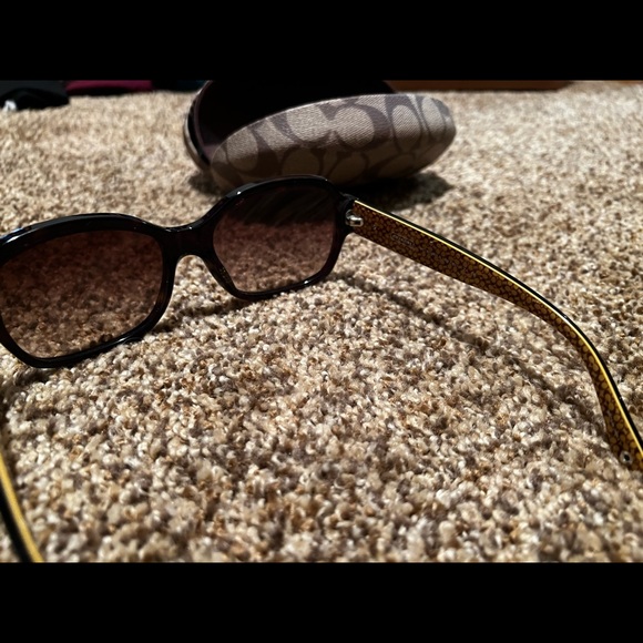 Coach sunglasses - Picture 3 of 3